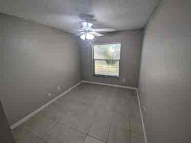 Room for rent Valencia East Campus