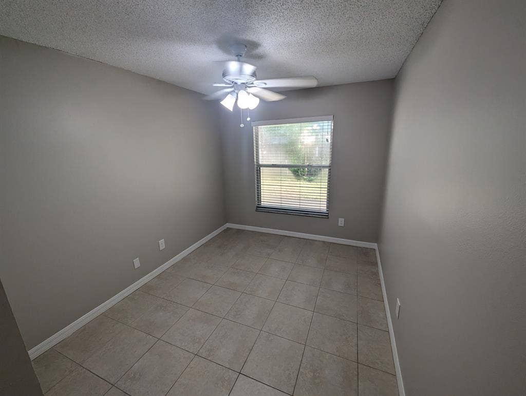 Room for rent Valencia East Campus