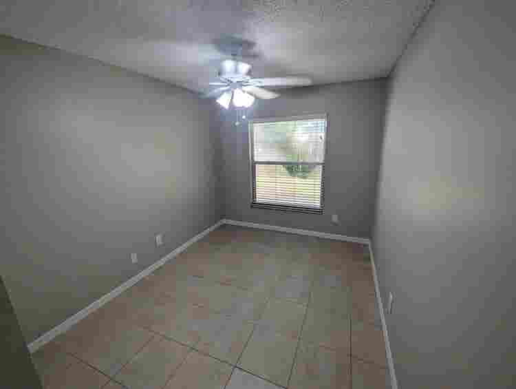 Room for rent Valencia East Campus