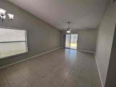 Room for rent Valencia East Campus