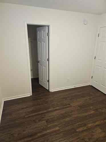 ISO Female Roommate