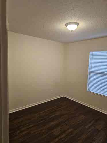 ISO Female Roommate