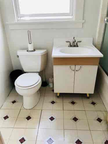 PRIVATE BEDROOM AVAILABLE FOR RENT