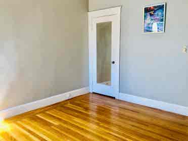 PRIVATE BEDROOM AVAILABLE FOR RENT