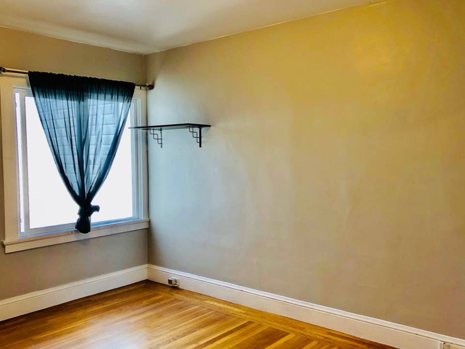 PRIVATE BEDROOM AVAILABLE FOR RENT