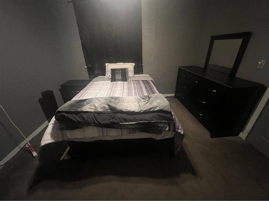 Private upstairs room & bath