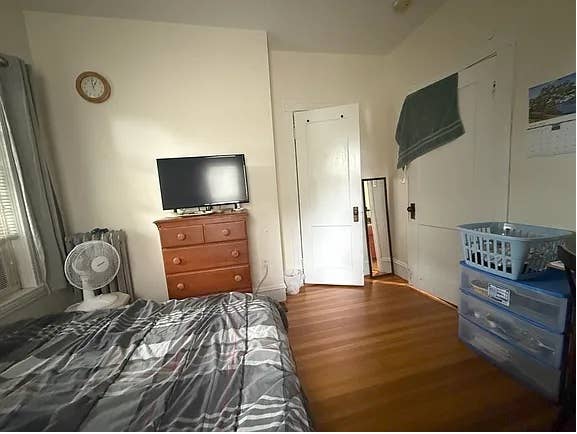 Room for rent - year lease