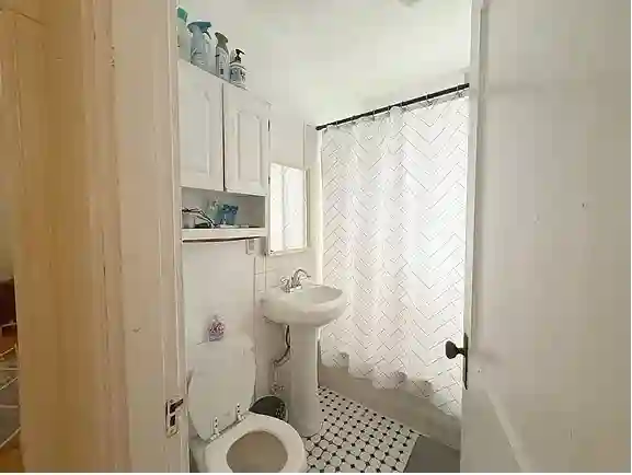 Room for rent - year lease