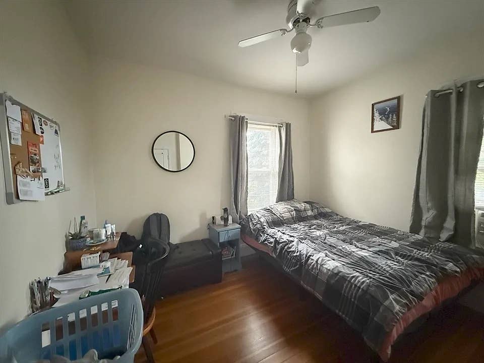 Room for rent - year lease