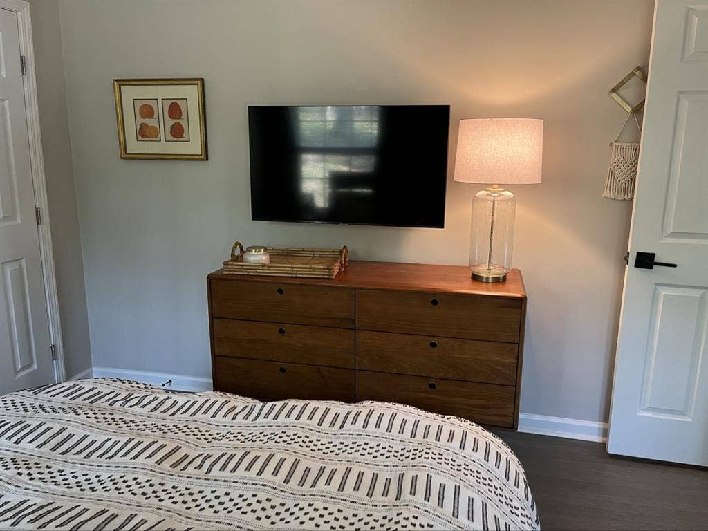 Private Room and Shared Bath