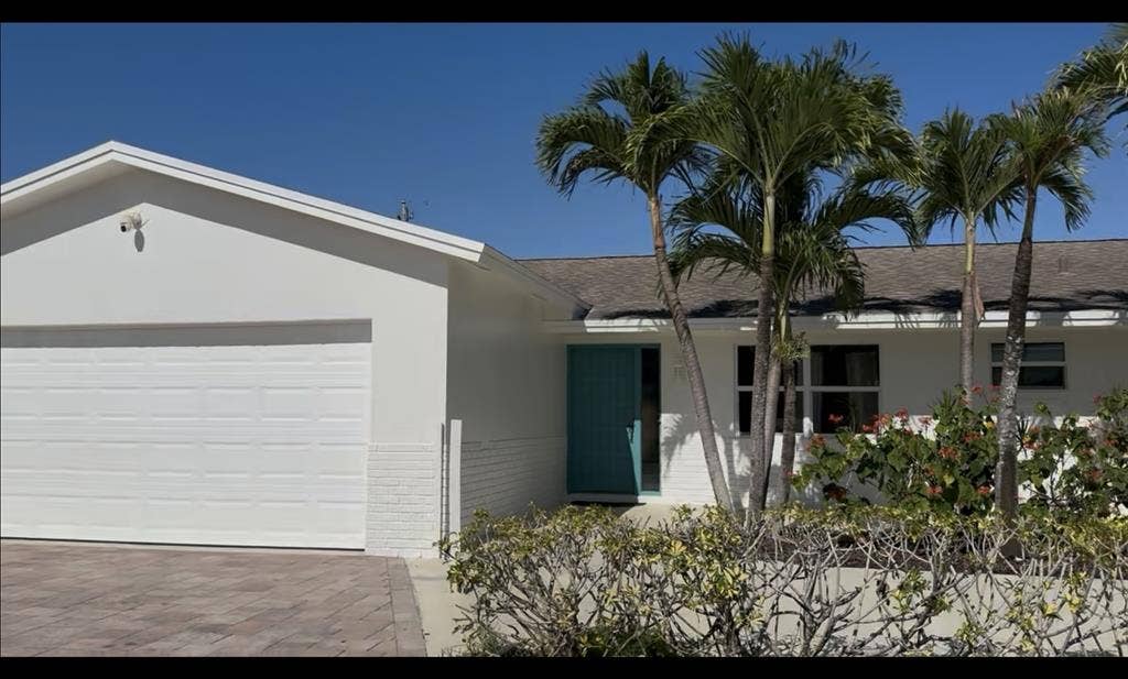 Single room in 4 BR home
