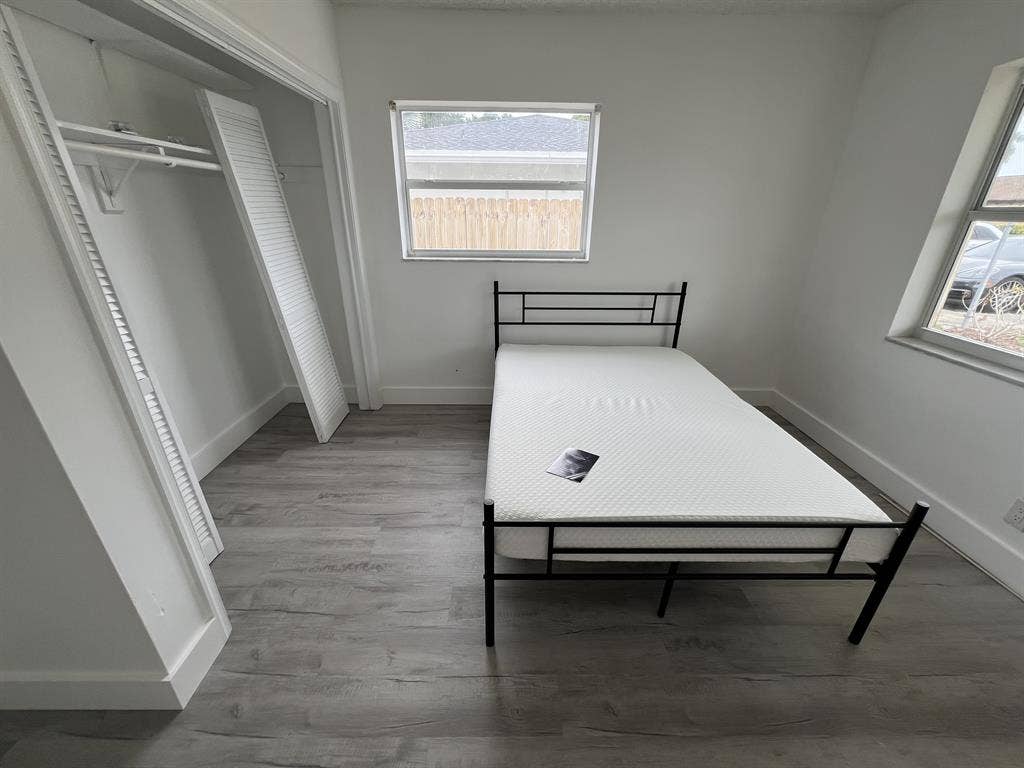Single room in 4 BR home