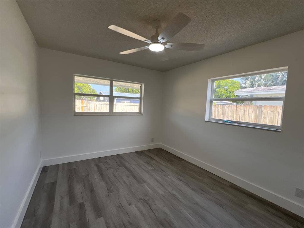 Single room in 4 BR home