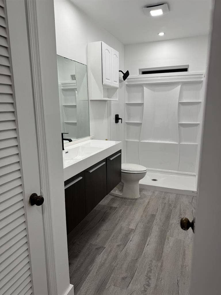 Single room in 4 BR home