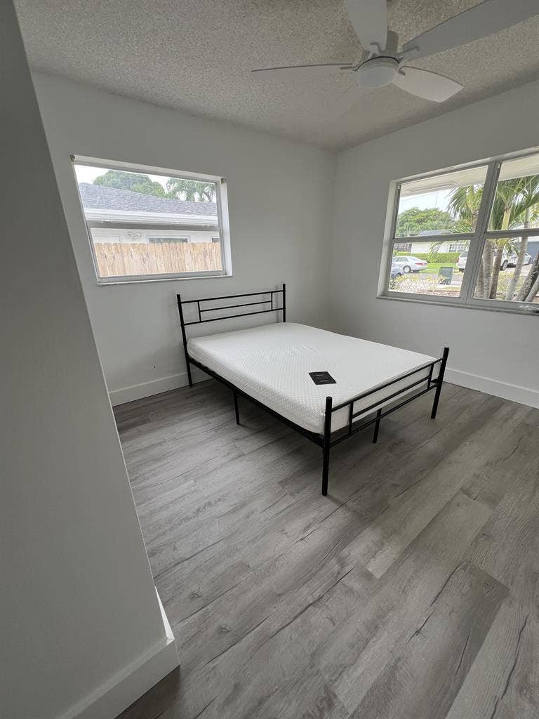 Single room in 4 BR home