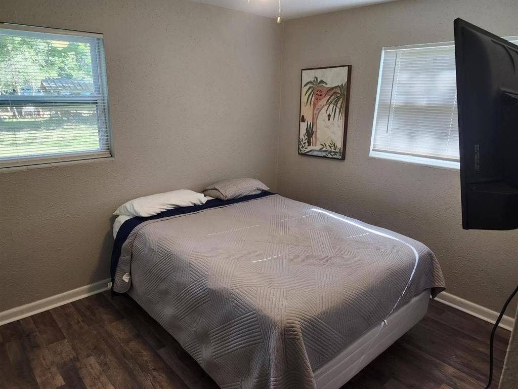 Private room, utilities included