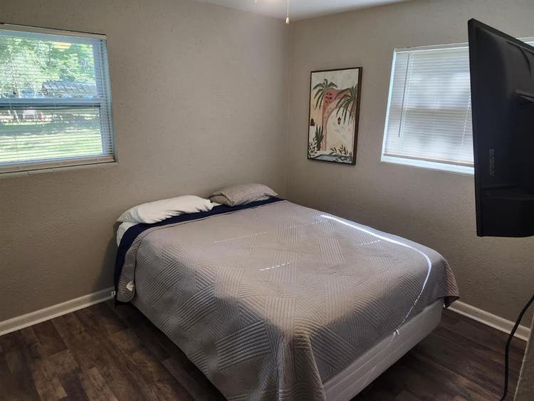 Private room, utilities included