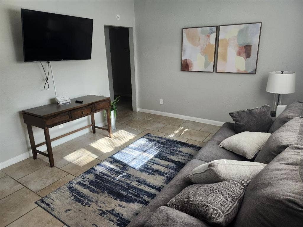 Private room, utilities included