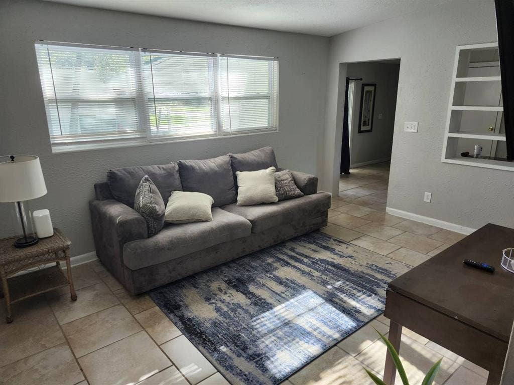 Private room, utilities included