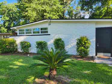 Private room, utilities included