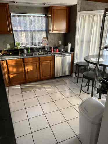 Room in Fontana available