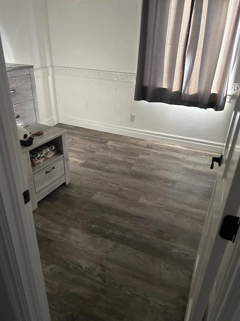 Room in Fontana available