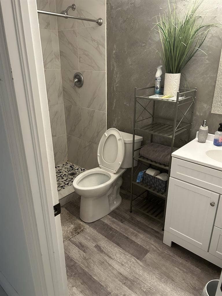 Room in Fontana available