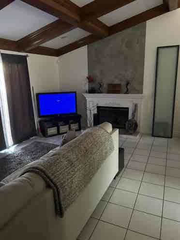 Room in Fontana available