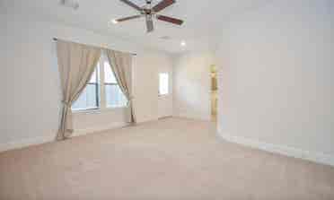 Private room/bath in townhouse
