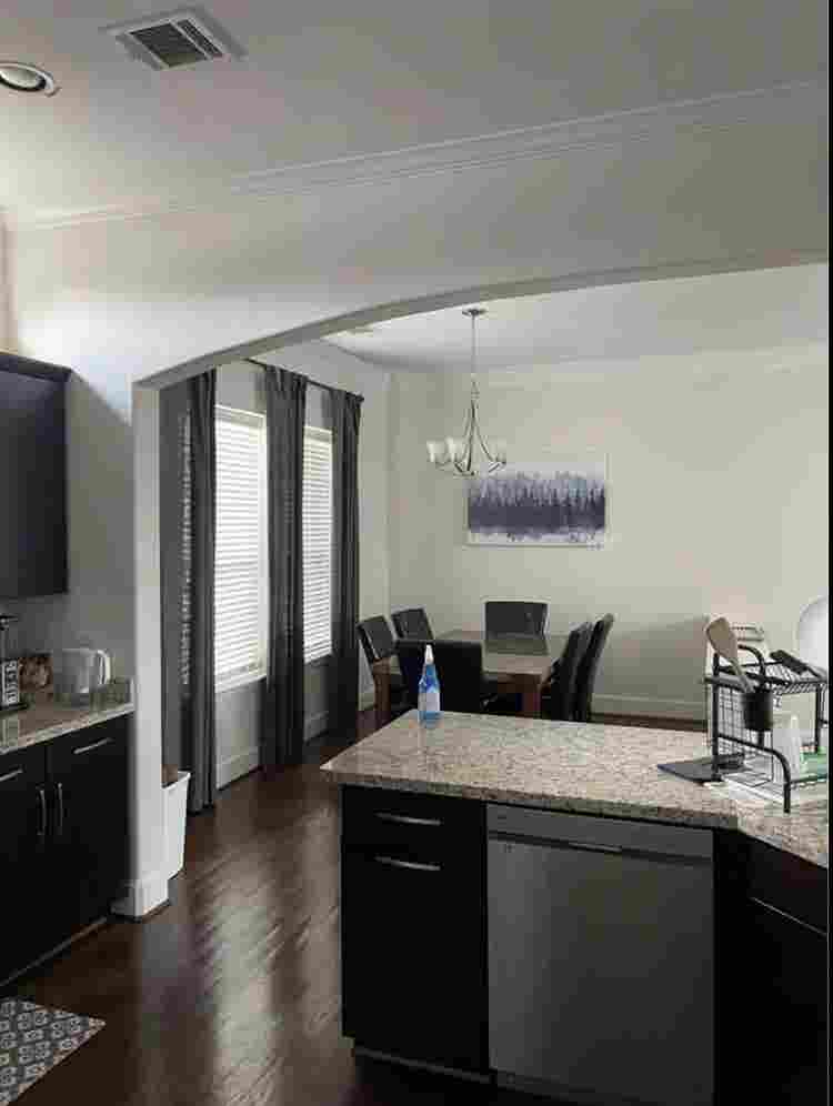 Private room/bath in townhouse