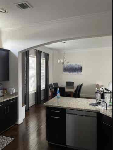 Private room/bath in townhouse