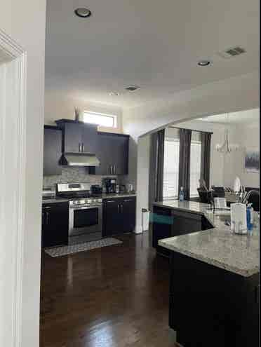 Private room/bath in townhouse