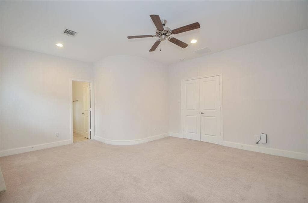 Private room/bath in townhouse