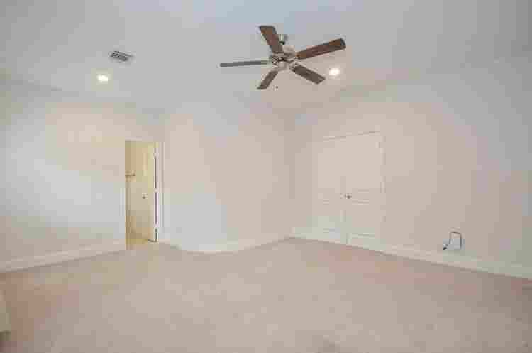Private room/bath in townhouse
