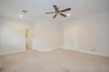 Private room/bath in townhouse