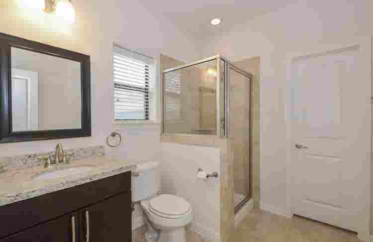 Private room/bath in townhouse