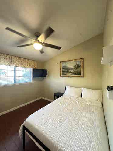 Looking for female roomates