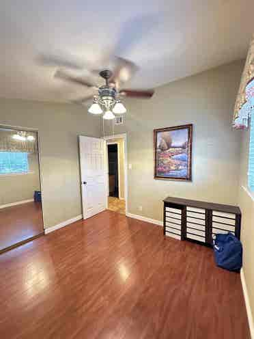 Looking for female roomates