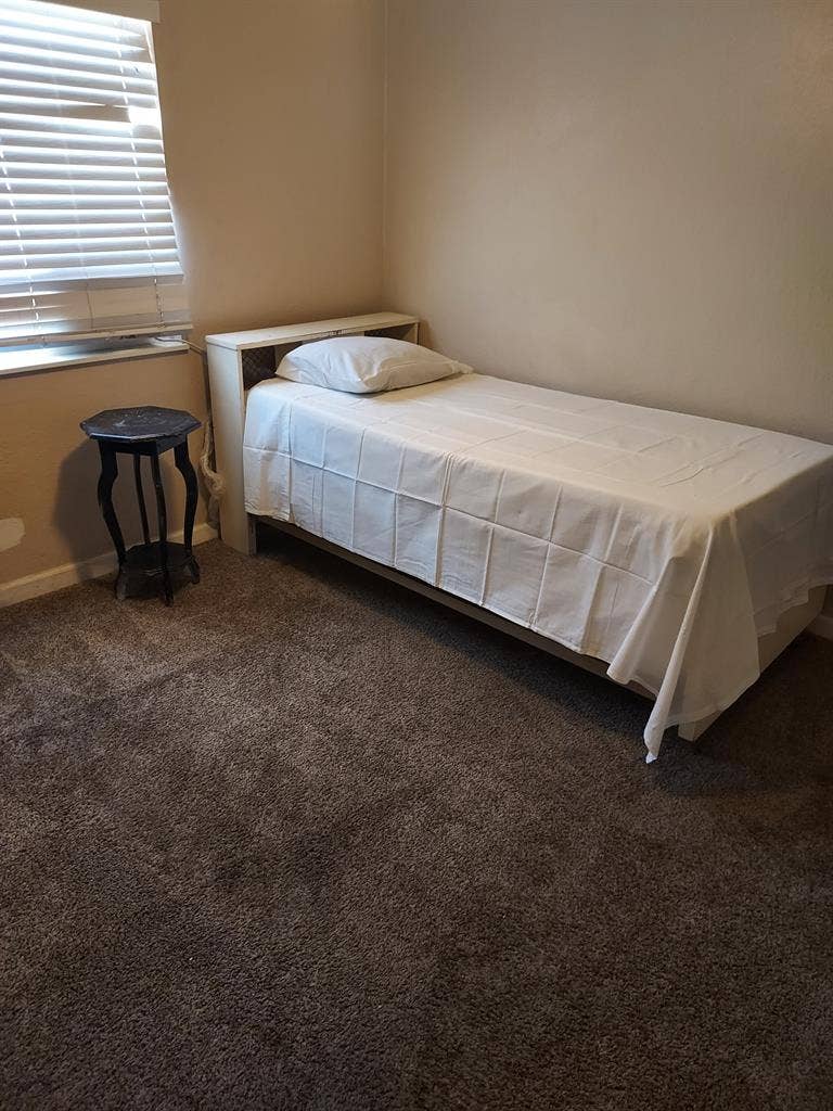 Room Available in North Sacramento.