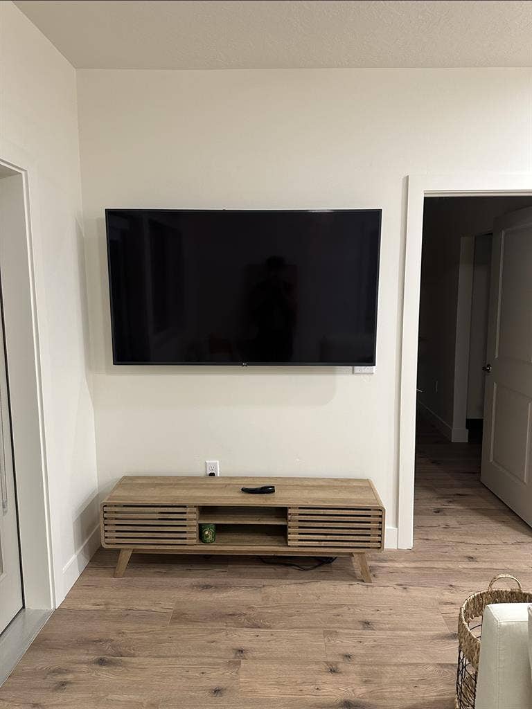 LOOKING FOR ROOMMATE