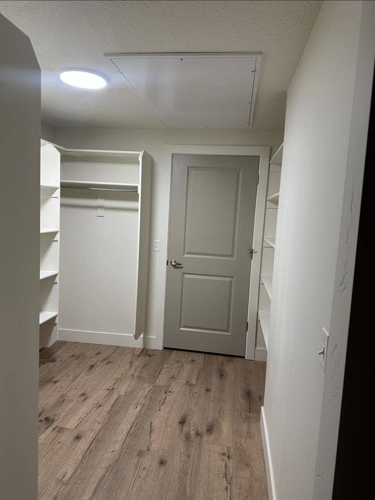 LOOKING FOR ROOMMATE
