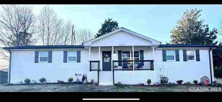 2 Bedrooms available in Dreamhouse