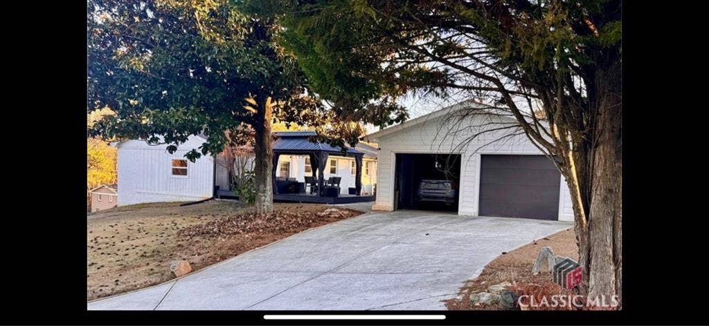 2 Bedrooms available in Dreamhouse