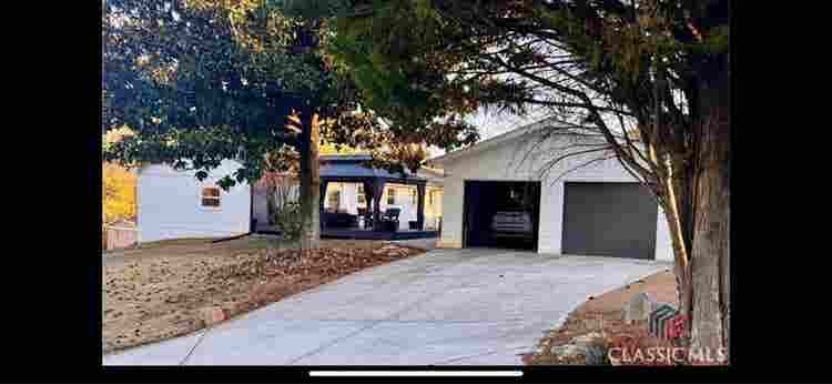 2 Bedrooms available in Dreamhouse