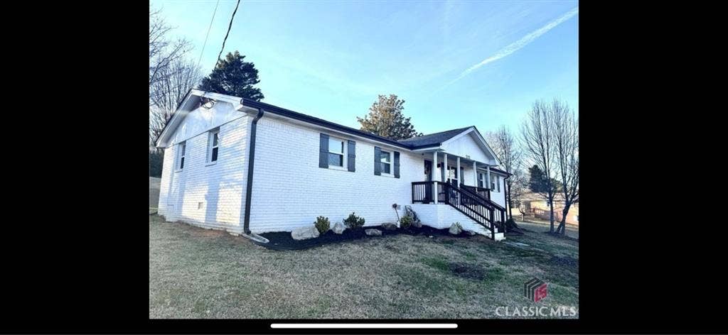 2 Bedrooms available in Dreamhouse