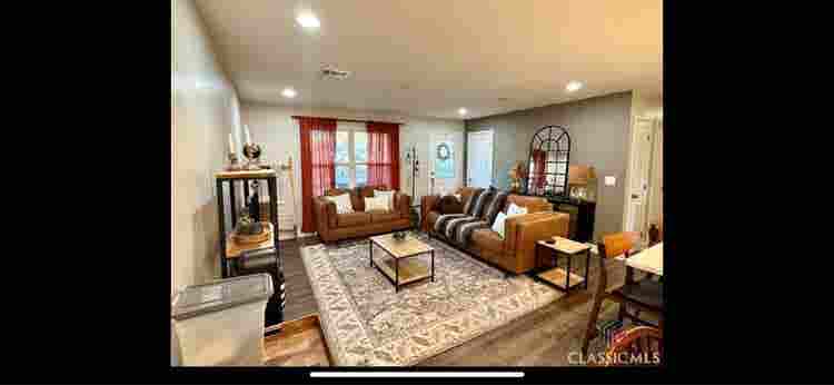 2 Bedrooms available in Dreamhouse
