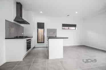 7 Annabel Deanside Vic