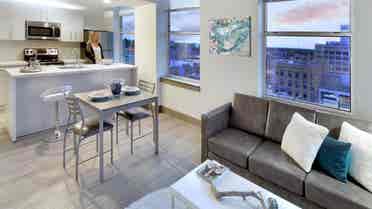 SKY ELEVEN PARK EAST ROOM RENTAL