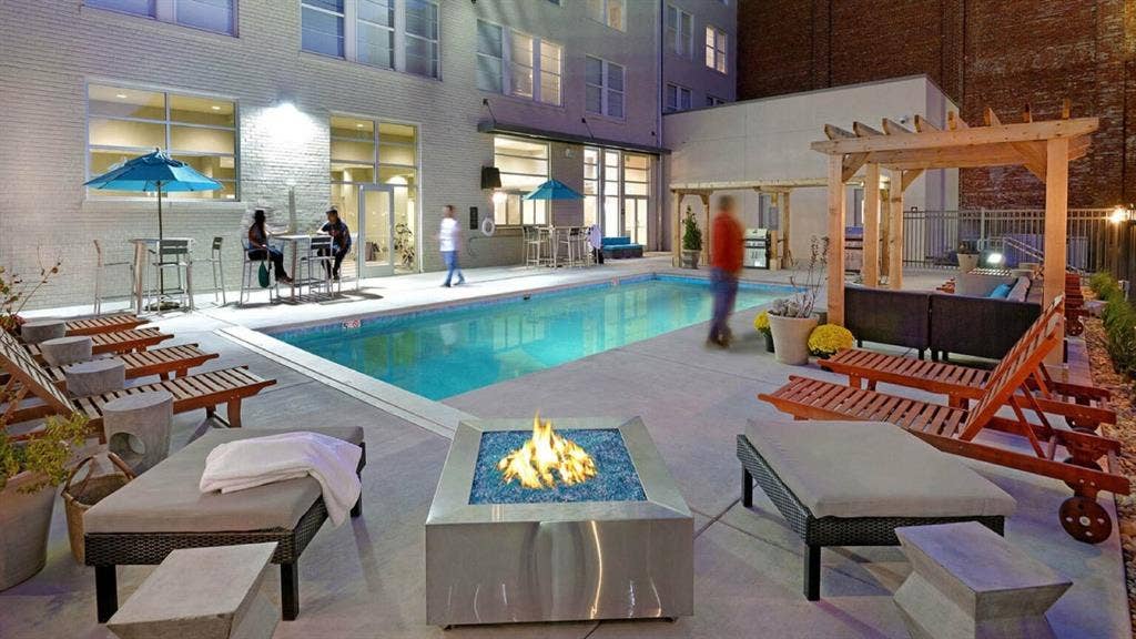 SKY ELEVEN PARK EAST ROOM RENTAL