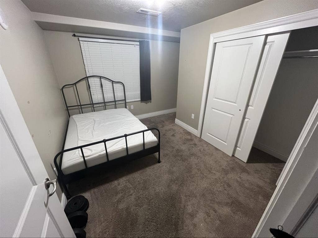 ROOM FOR RENT ASAP!!